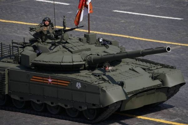 Новые танки Т-80БВМ для спецоперации: на прицелах, похоже, пришлось экономить