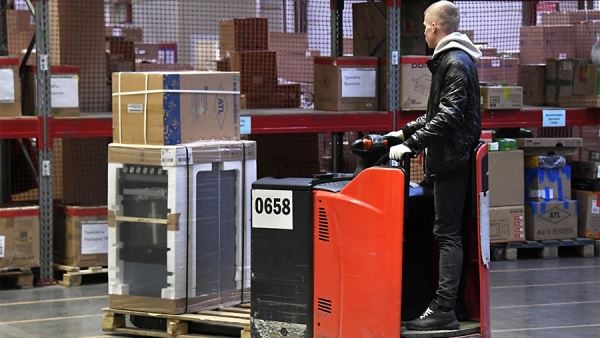 СМИ сообщили о значительном профиците бытовой техники на складах в России<br />
